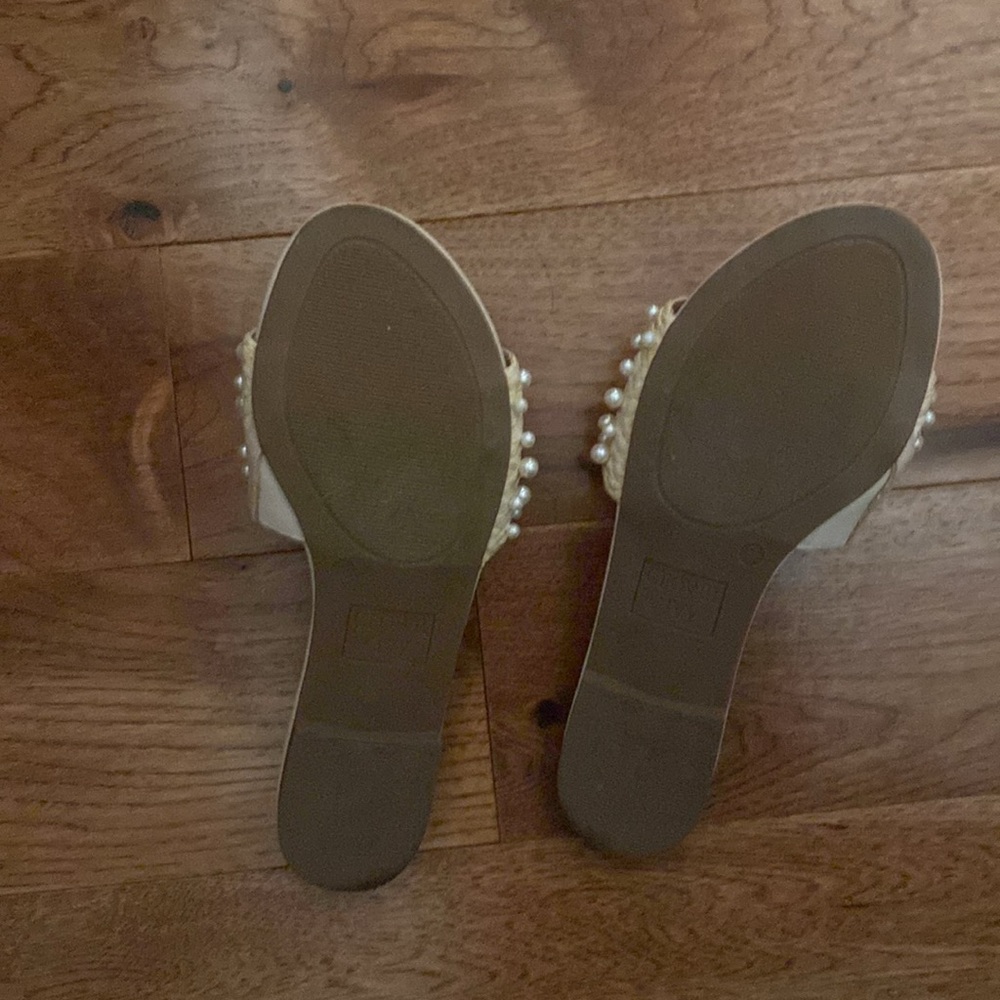 Crown & Ivy rattan sandals - Picture 2 of 2